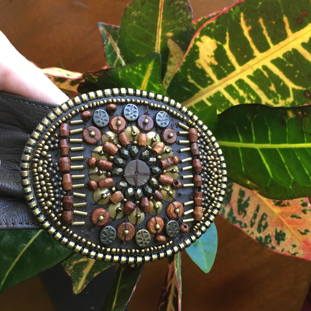 🌻 Chico’s Genuine Leather Beaded Buckle Belt